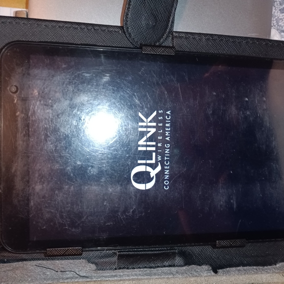 Qlink tablet with Bluetooth keyboard in leather magnetic case - Picture 2 of 4